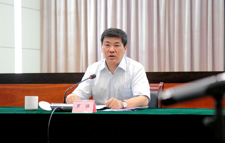 罗强在教育厅调研座谈时强调深入学习贯彻省委十一届七次全会精神全面